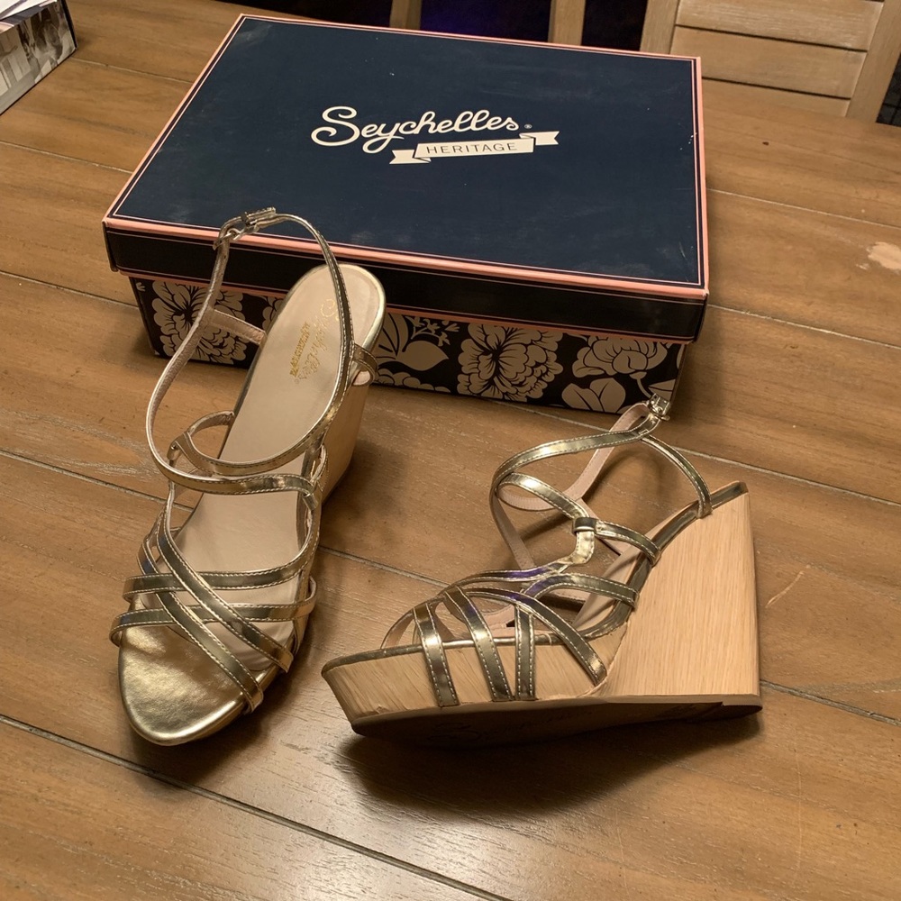 Seychelles Diligent Wedge - Gold - NEVER WORN